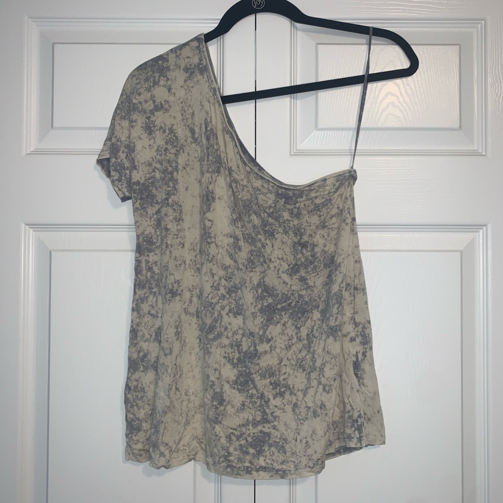 One shoulder top